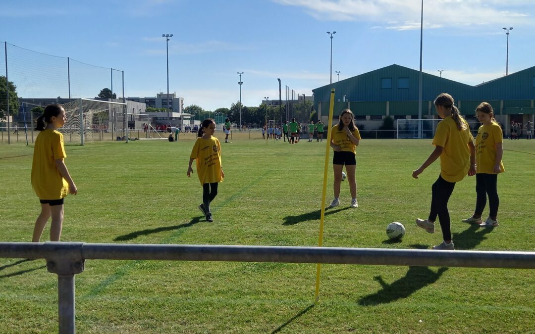 Toutes au foot, à vous de jouer les filles !